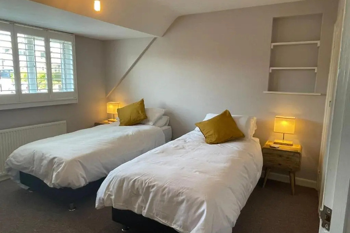 Room 2 of 14