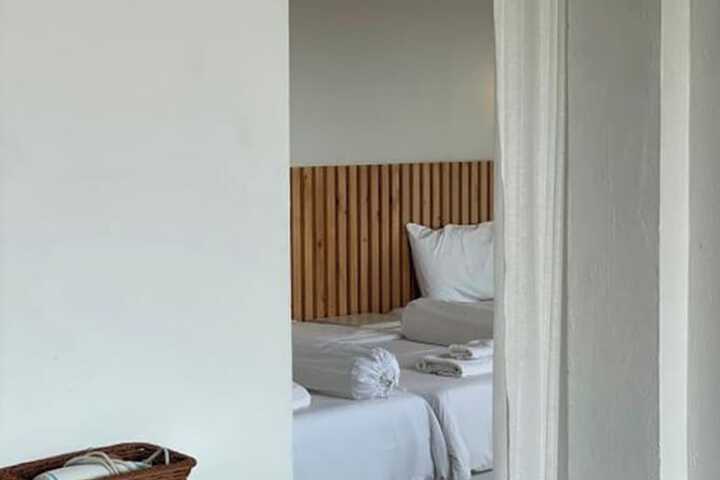 Room 12 of 77