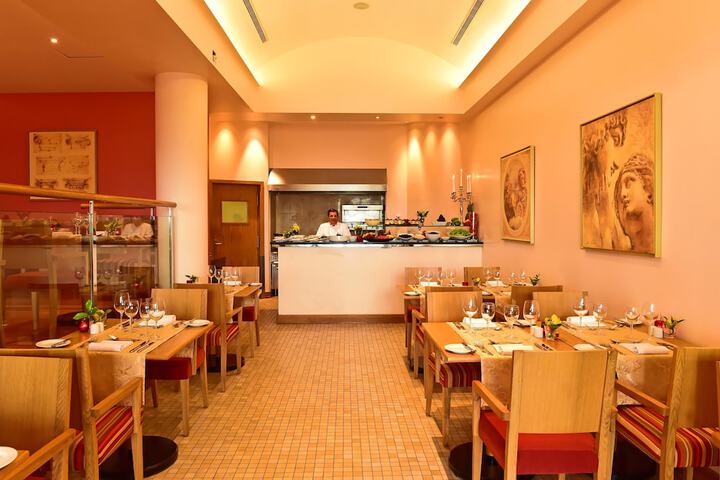 Dining 193 of 411
