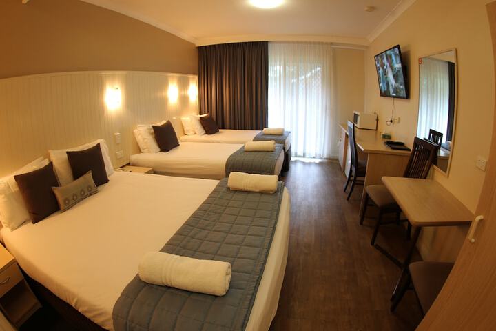 Room 5 of 199