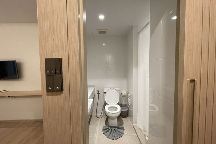 Room 34 of 74
