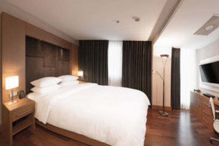 Room 18 of 48