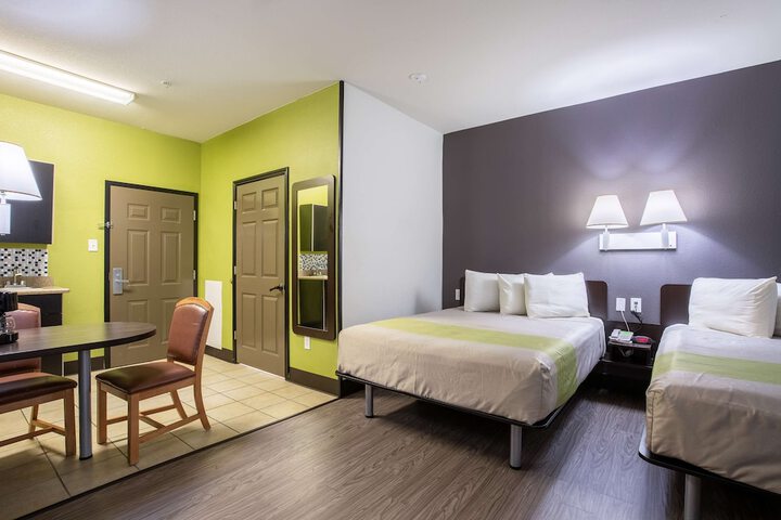 Room 28 of 74