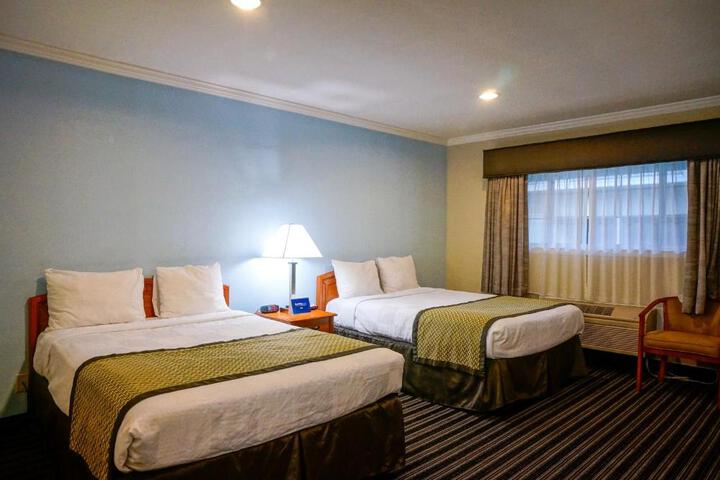2 Double Beds (5 of 8)