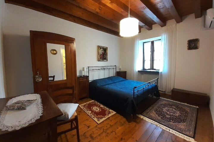 Room 9 of 29