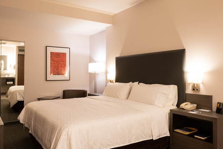 Room 26 of 80