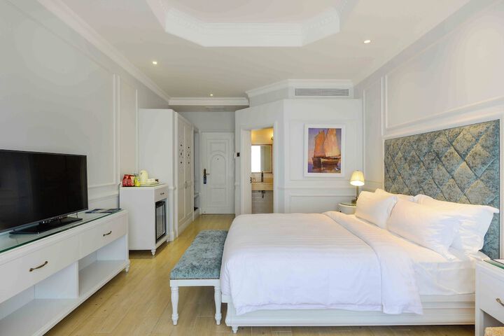 Room 43 of 195