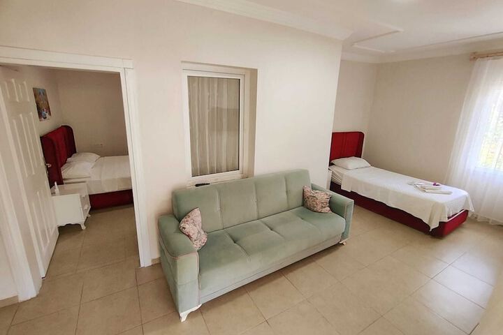 Room 33 of 107