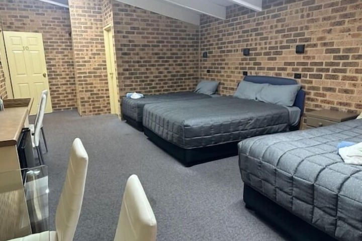 Room 8 of 32