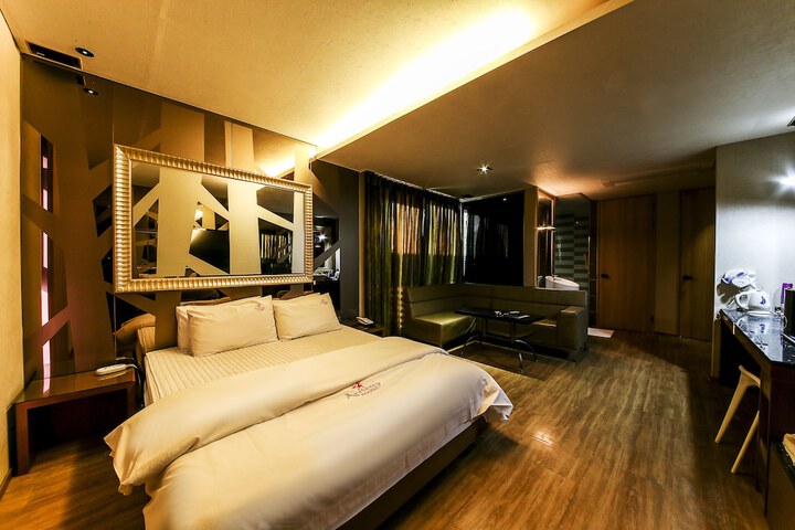 Room 41 of 95