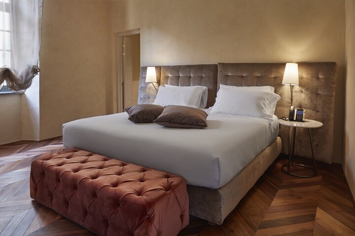 Room 2 of 38