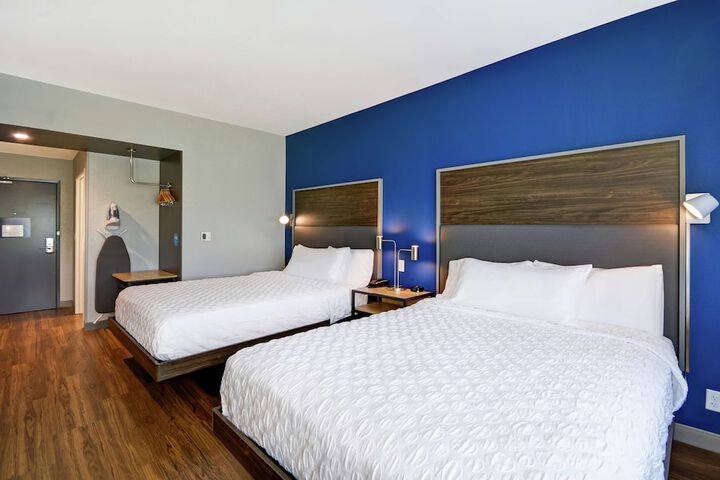 2 Queen Beds (5 of 9)