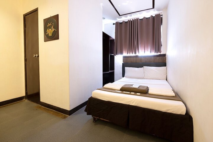 Room 10 of 21