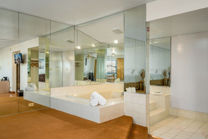 Room 15 of 46