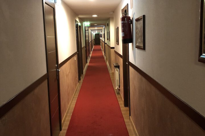 Ballroom/Hall 29 of 34
