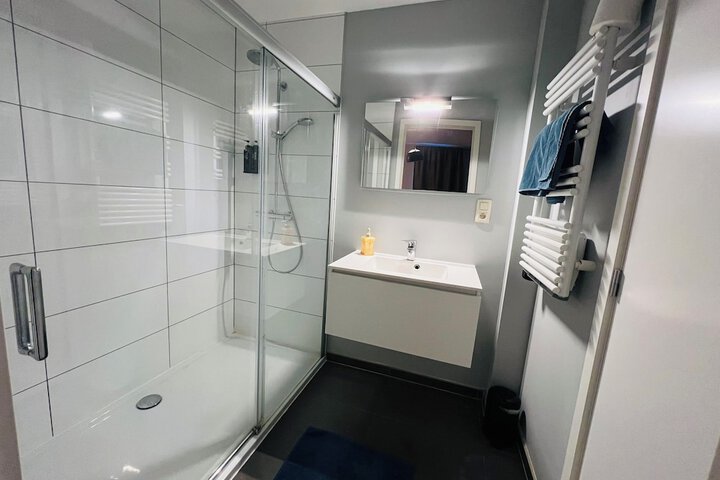 Room 12 of 19