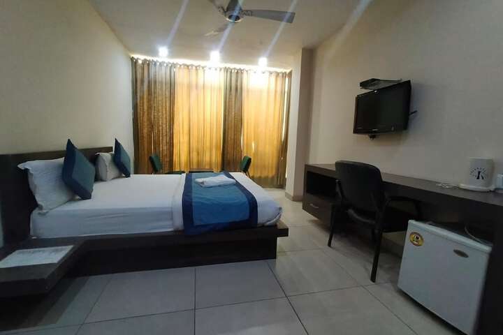 Room 6 of 32
