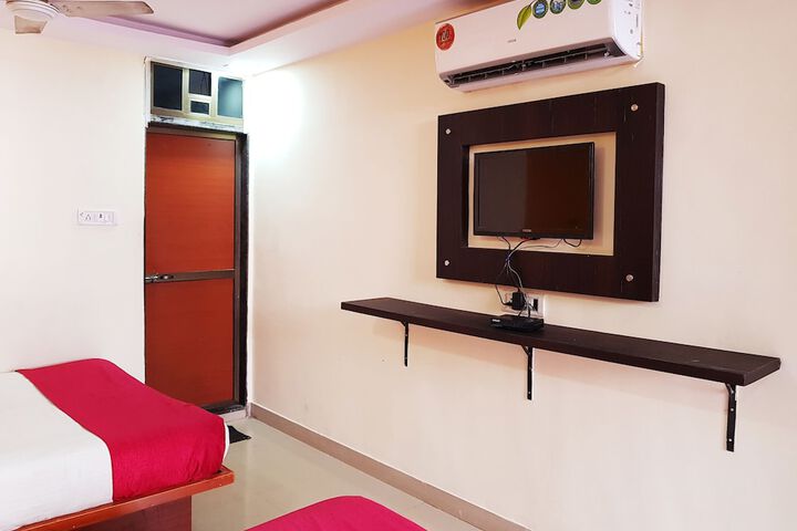 Room 13 of 16