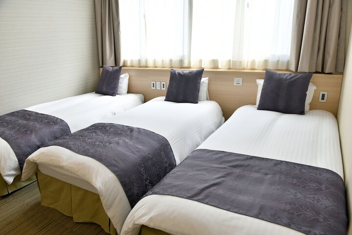 Room 6 of 32