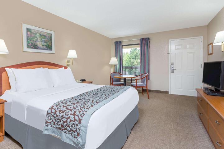 1 King Bed Accessible (2 of 12)