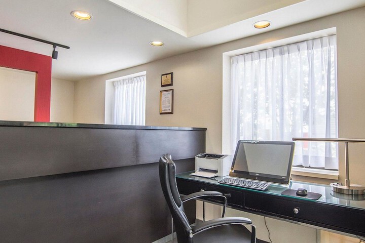 Business Center 27 of 34