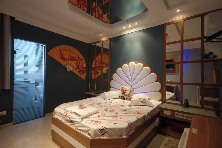 Room 15 of 62