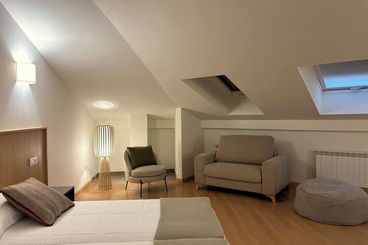 Room 6 of 32