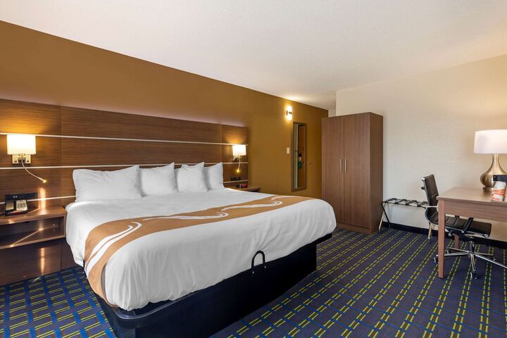 Standard | King Bed (5 of 7)
