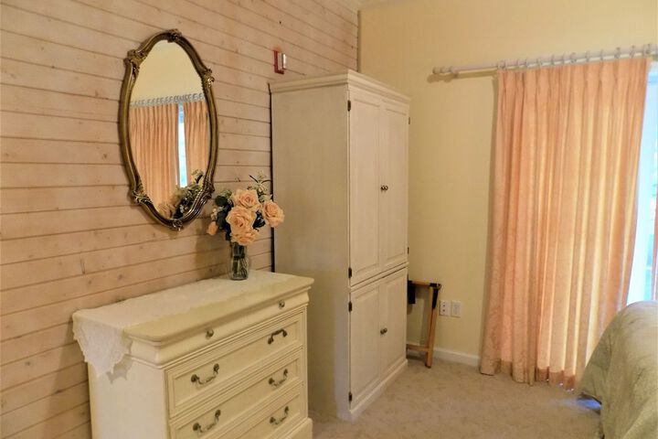 Room 19 of 73