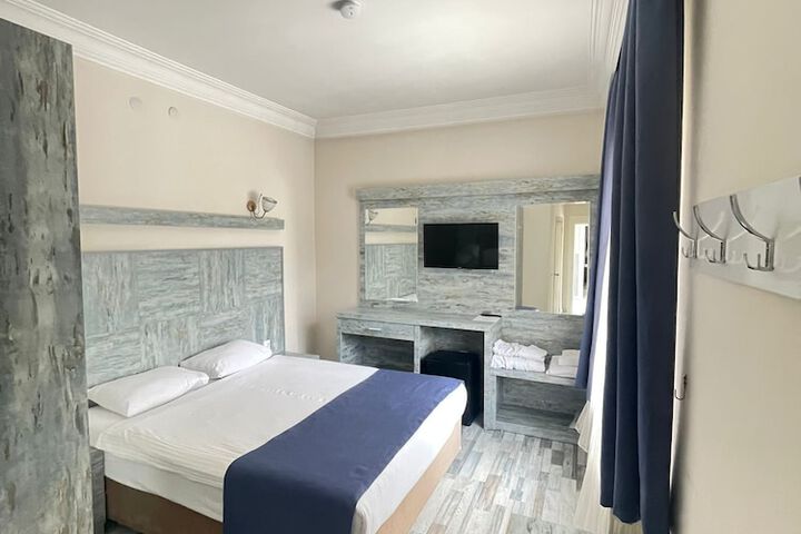Room 7 of 25