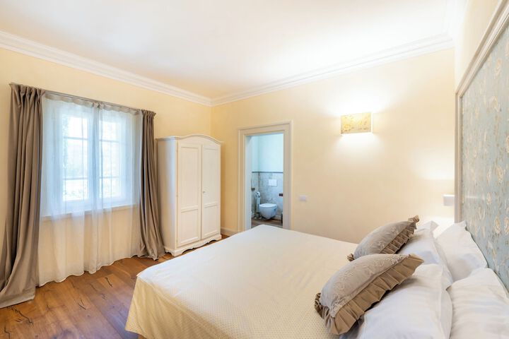 Room 32 of 72