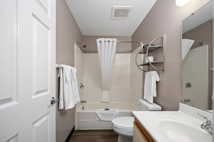 Studio Suite Queen Bed (22 of 26)