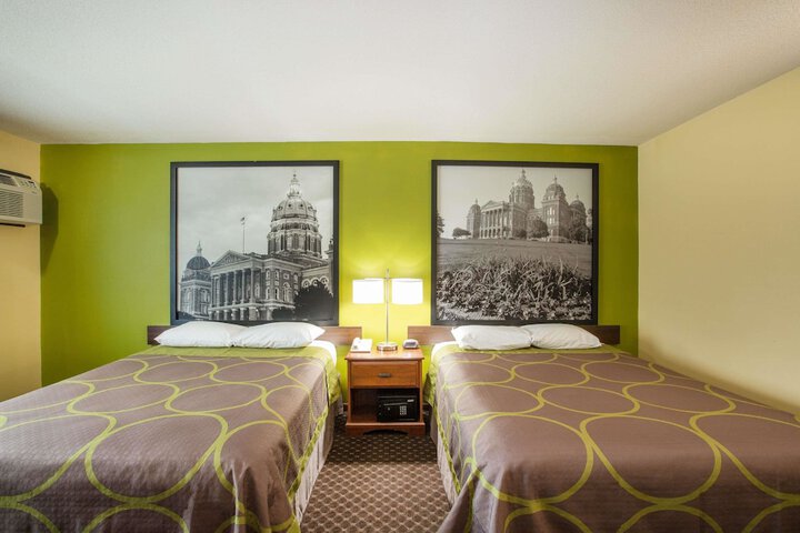 1 Queen Bed (12 of 14)