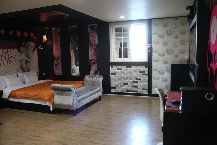 Room 52 of 84