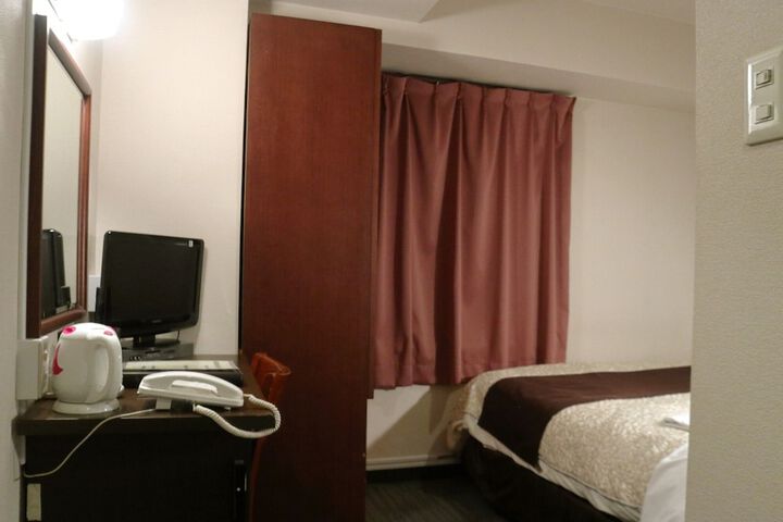 Room 13 of 25