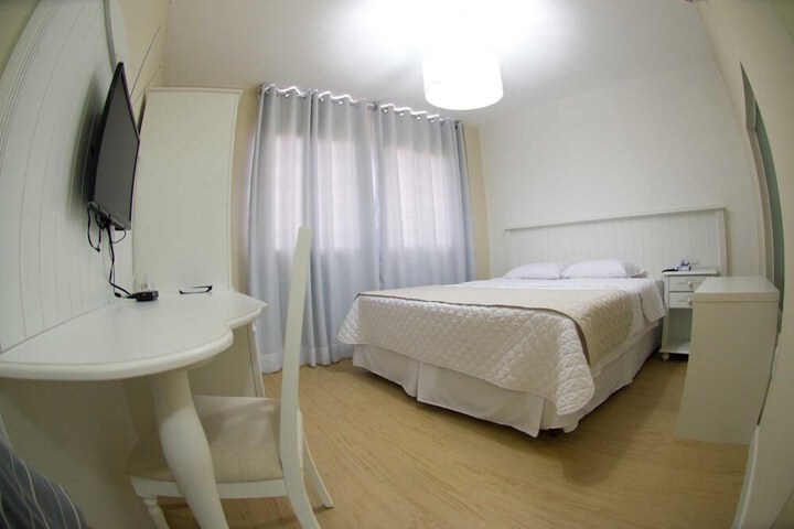 Room 16 of 38