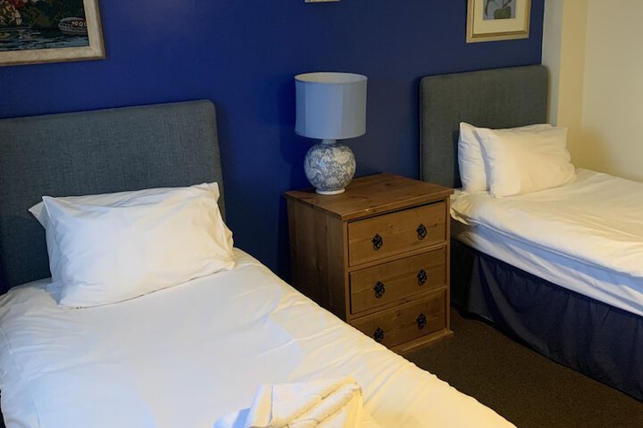 Room 2 of 10