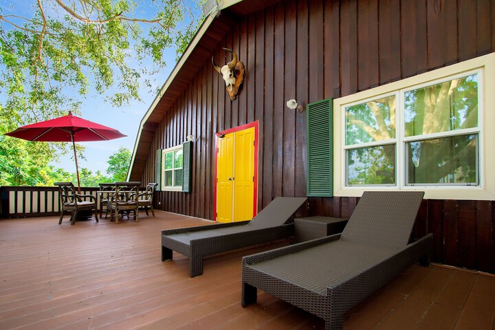 Sundeck 221 of 228