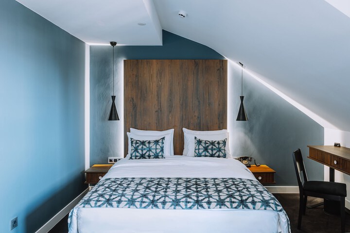 Room 27 of 98