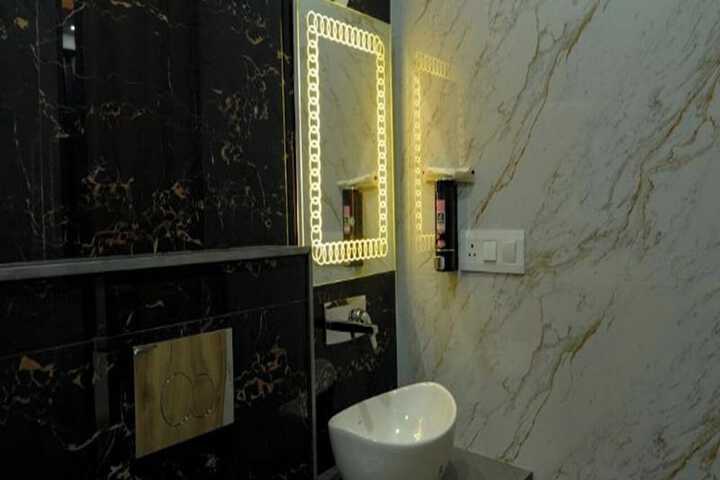 Room 17 of 30