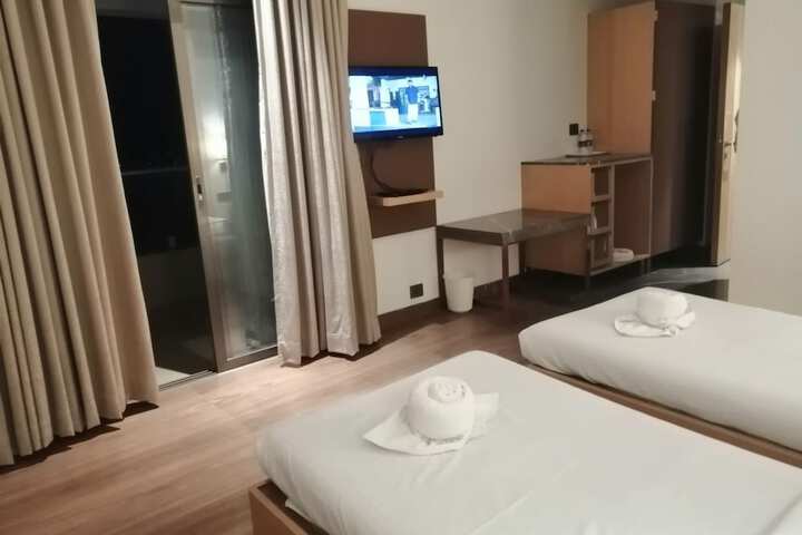 Room 45 of 181