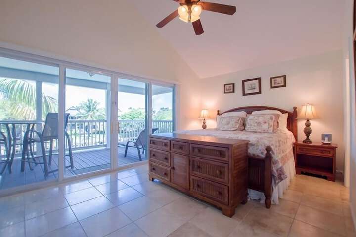 Room 2 of 711