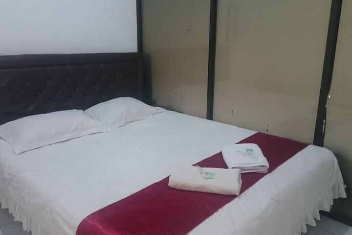 Room 12 of 32