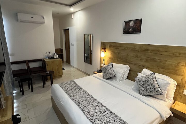 Room 12 of 40