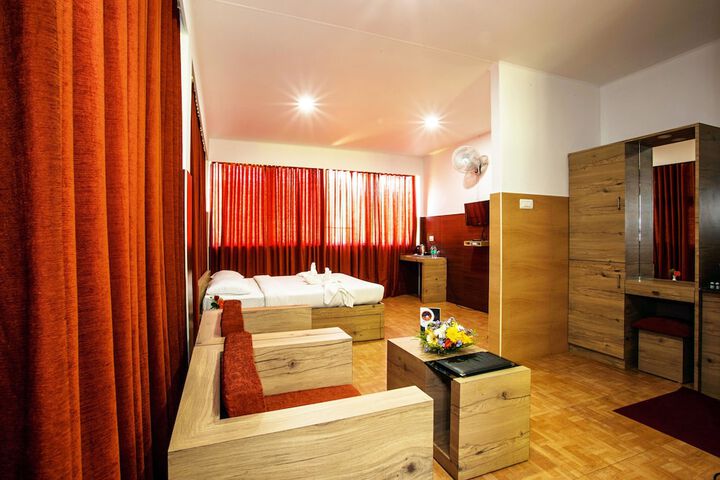 Room 10 of 48