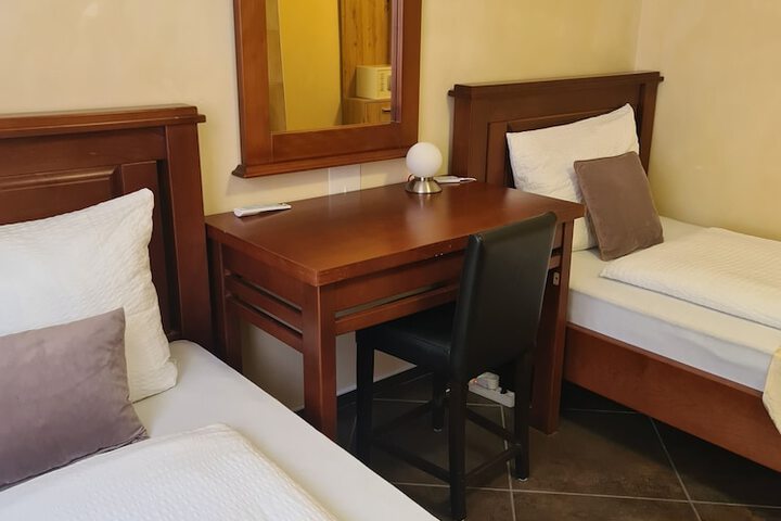 Room 34 of 266