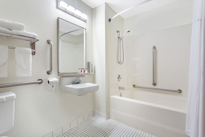 1 Double Bed Mobility Accessible (10 of 11)