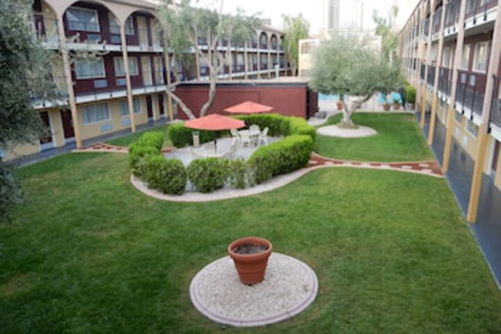 Hotel Exterior 124 of 138