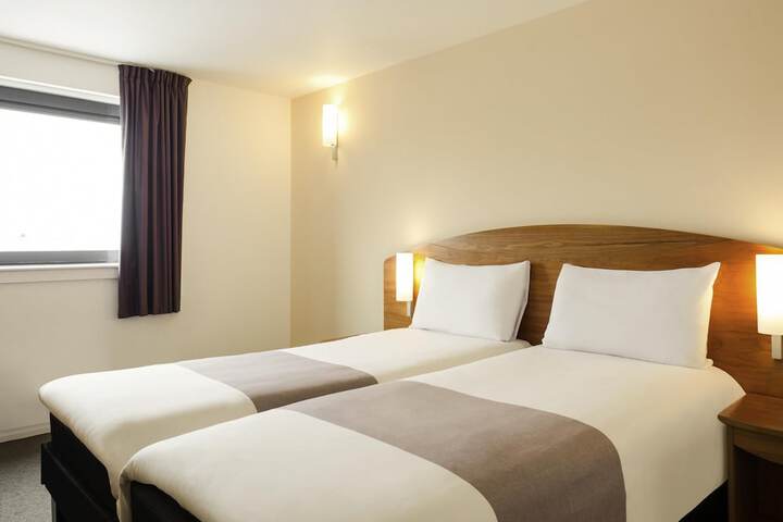 Room 10 of 38