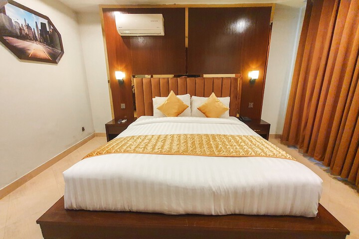 Room 15 of 42